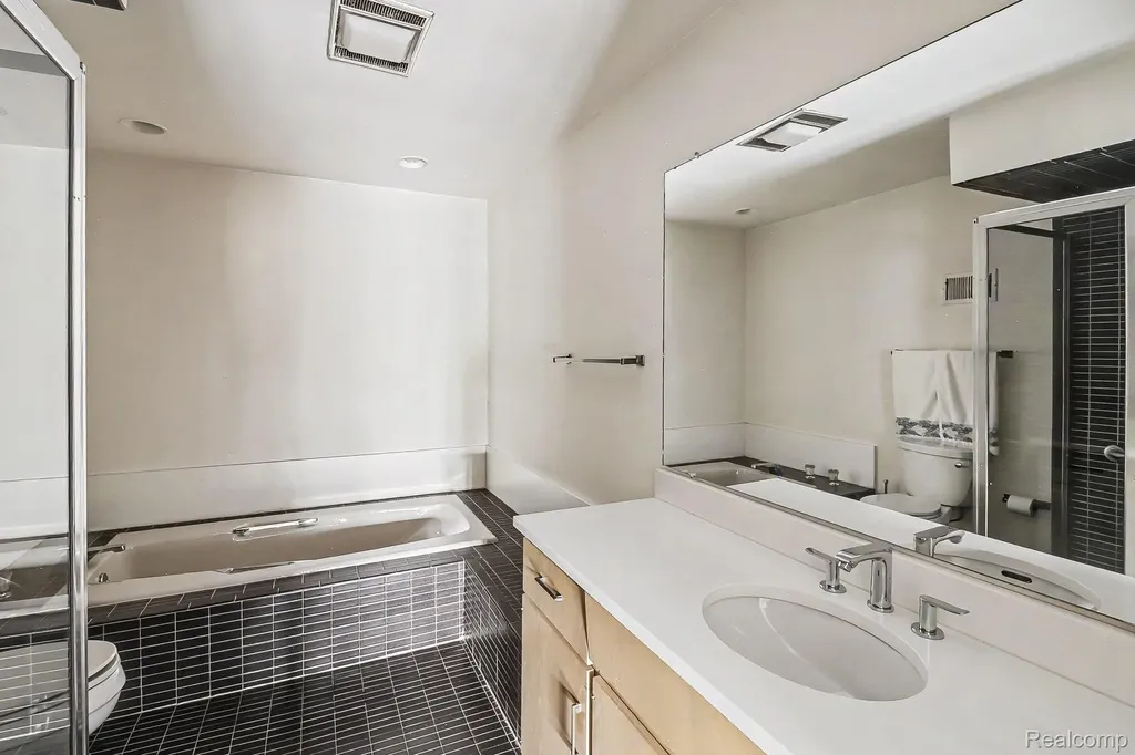 1930 Pine Ridge Court Bloomfield Hills City MI 48302