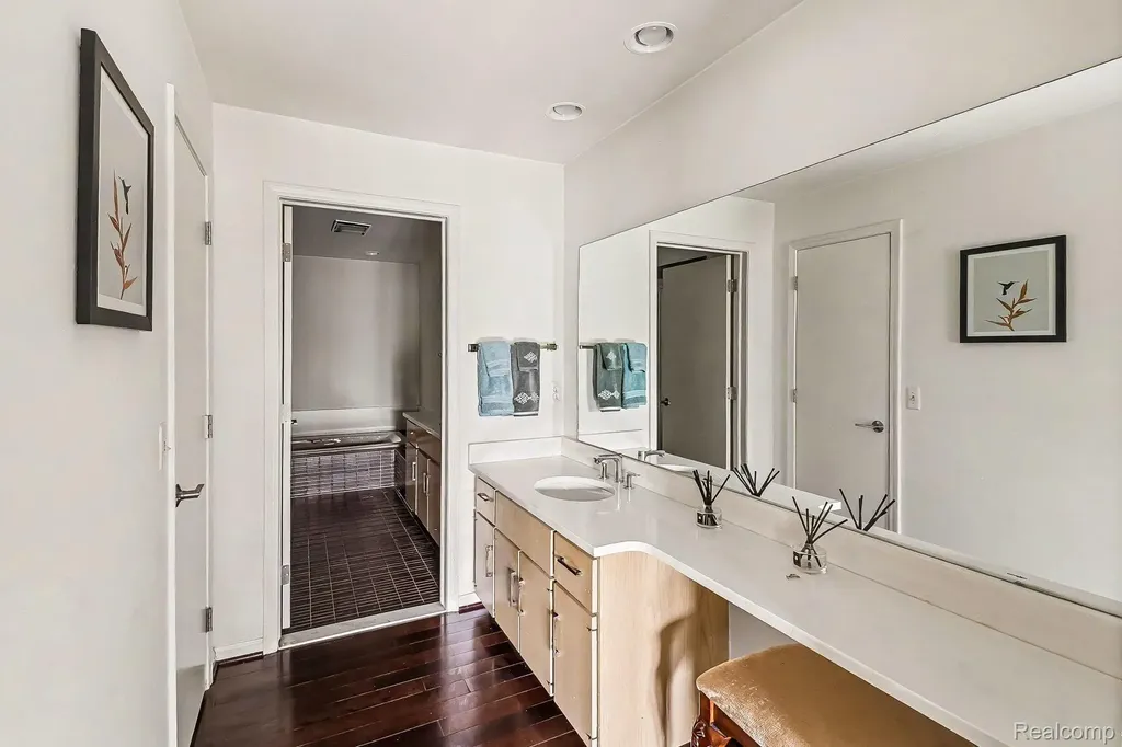 1930 Pine Ridge Court Bloomfield Hills City MI 48302