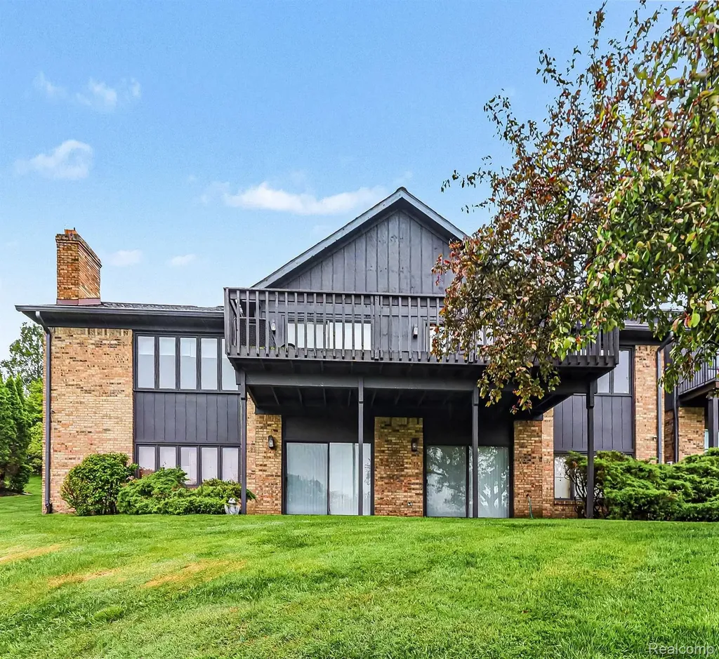 1930 Pine Ridge Court Bloomfield Hills City MI 48302