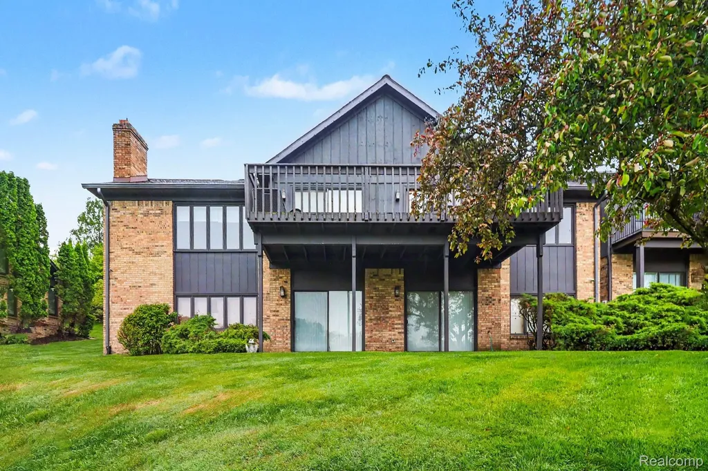 1930 Pine Ridge Court Bloomfield Hills City MI 48302