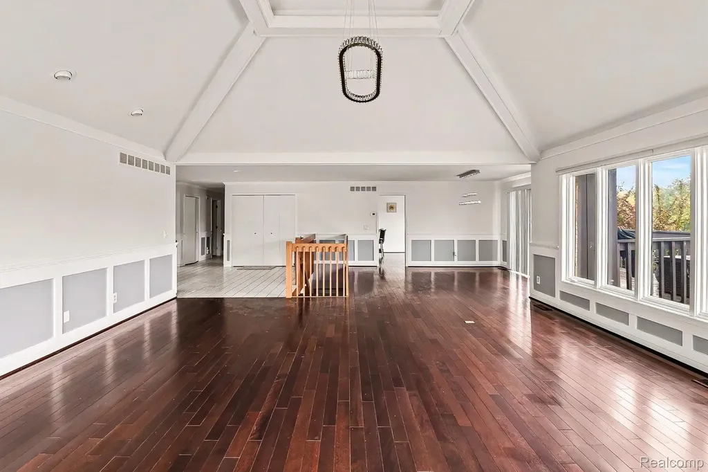 1930 Pine Ridge Court Bloomfield Hills City MI 48302