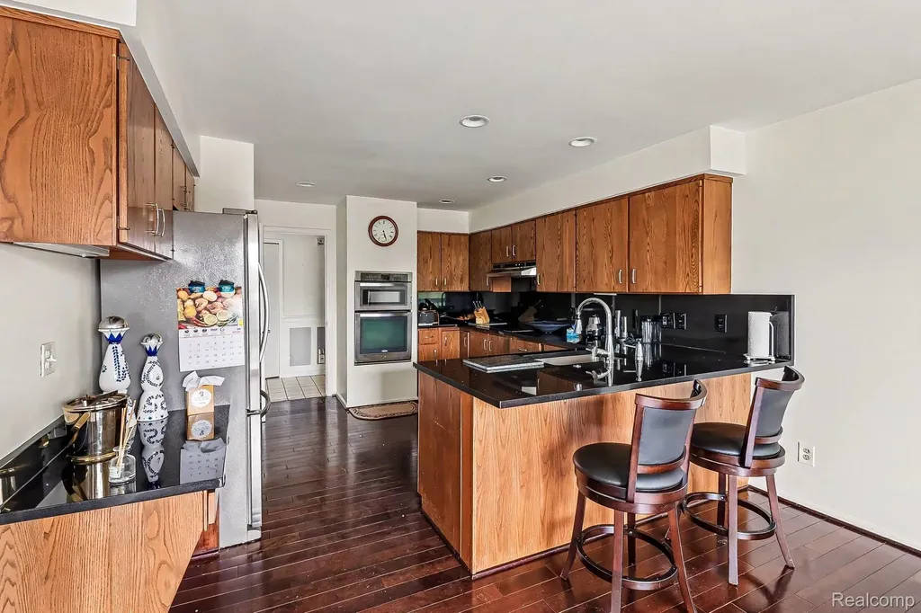 1930 Pine Ridge Court Bloomfield Hills City MI 48302