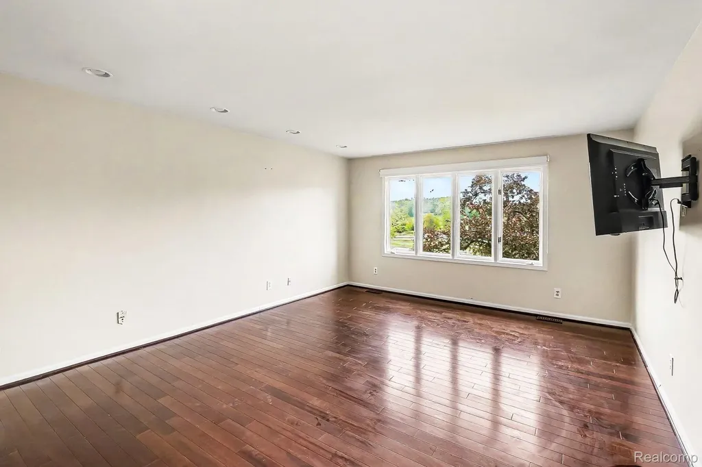 1930 Pine Ridge Court Bloomfield Hills City MI 48302