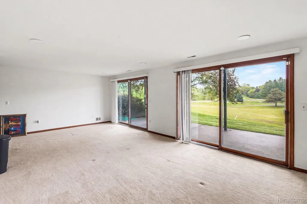 1930 Pine Ridge Court Bloomfield Hills City MI 48302