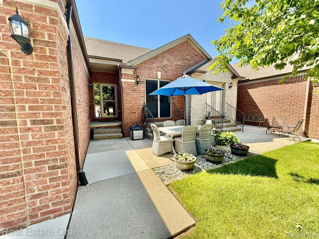 51063 Paxton Drive Chesterfield Township MI 48051