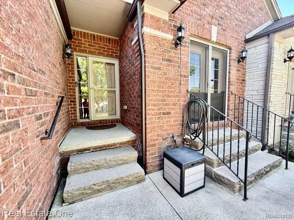 51063 Paxton Drive Chesterfield Township MI 48051