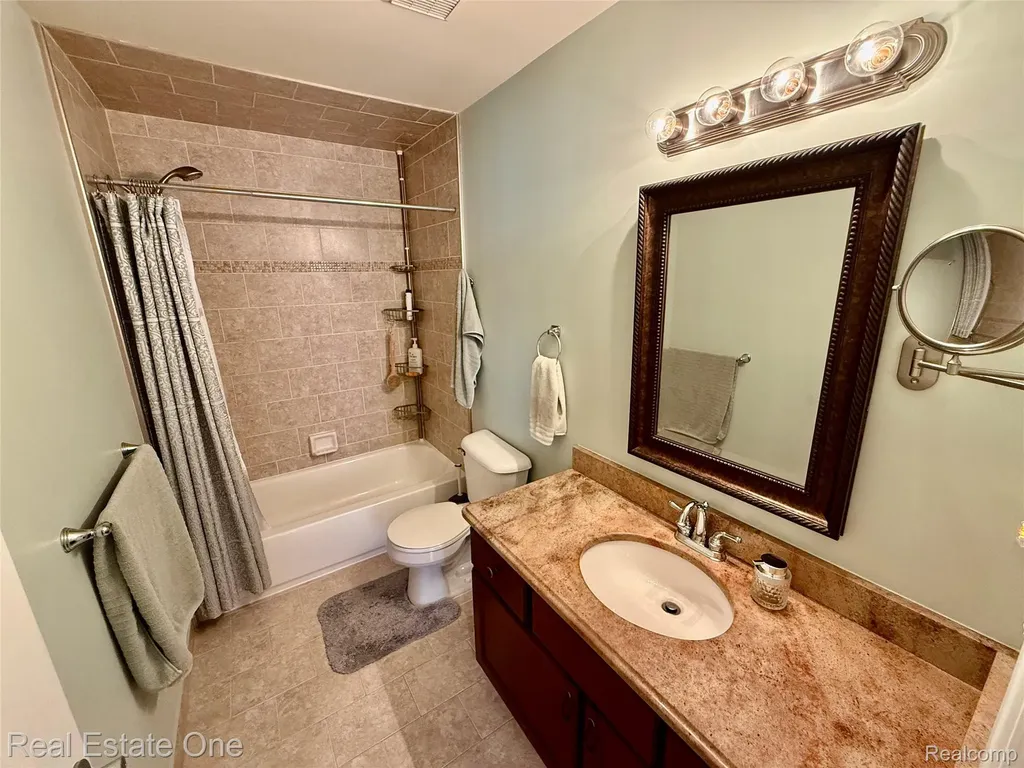 51063 Paxton Drive Chesterfield Township MI 48051