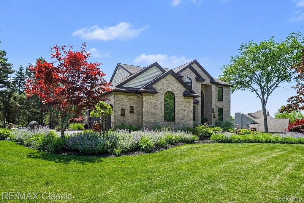 54853 Walnut Drive Lyon Charter Township MI 48165