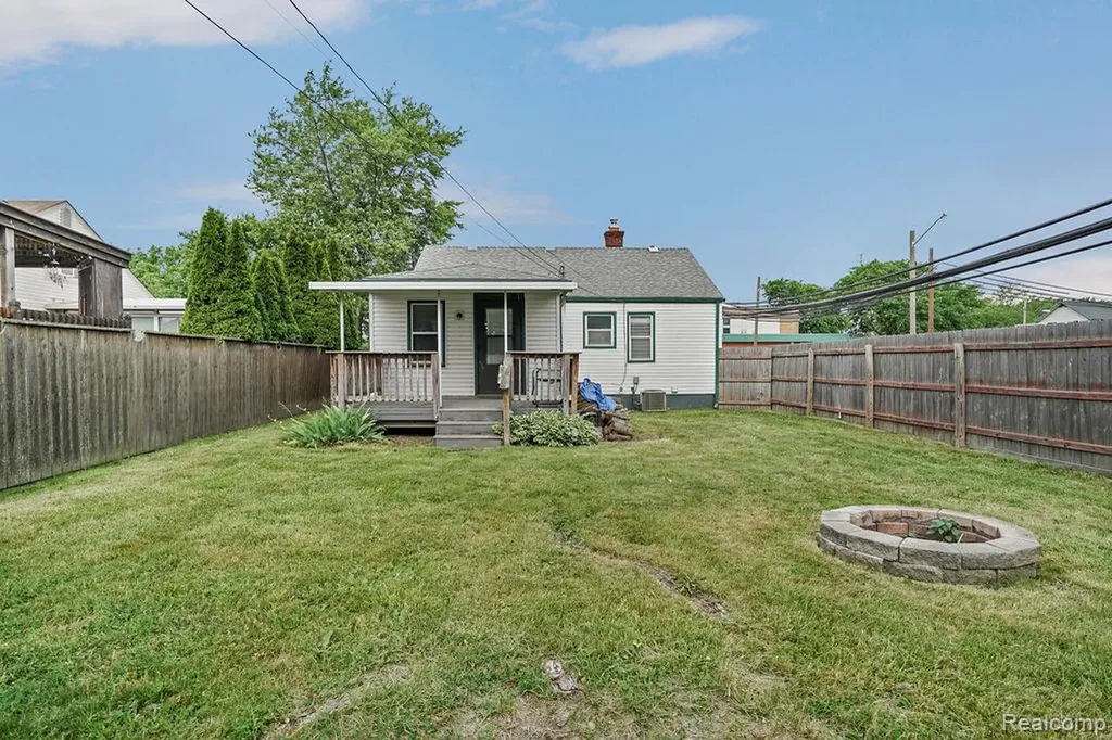 1029 Cora Street Wyandotte City MI 48192