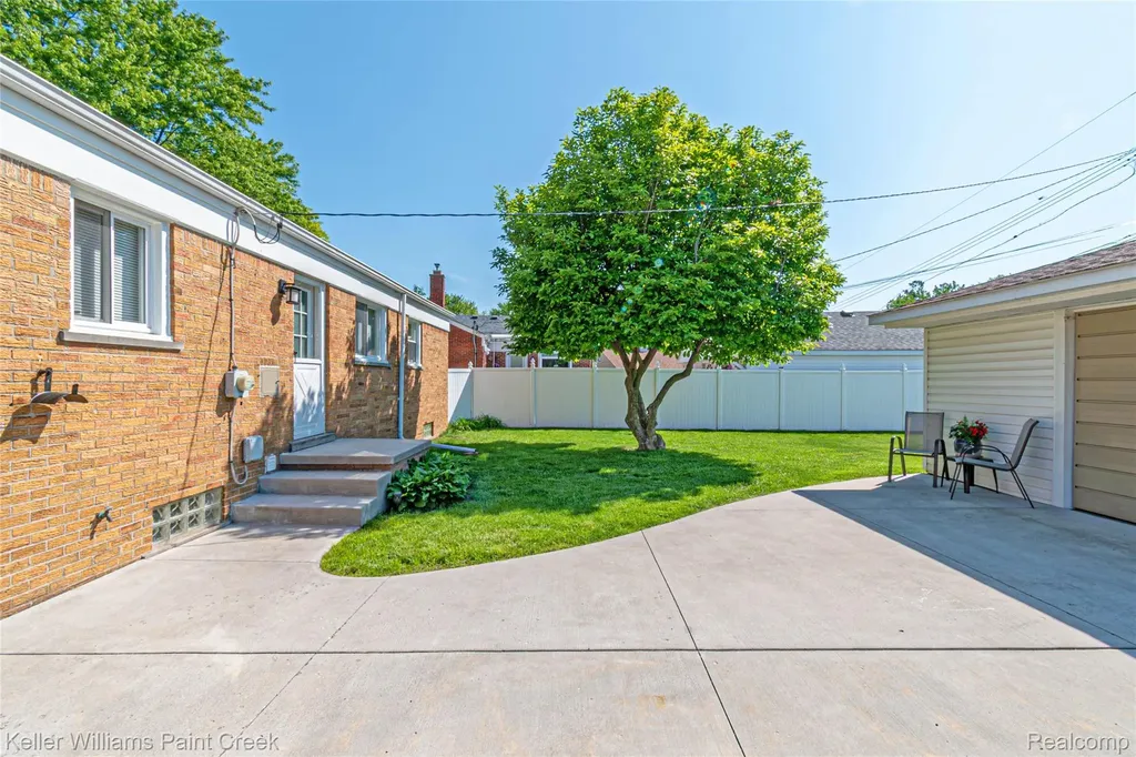 21530 Willow Wisp Street St. Clair Shores City MI 48082