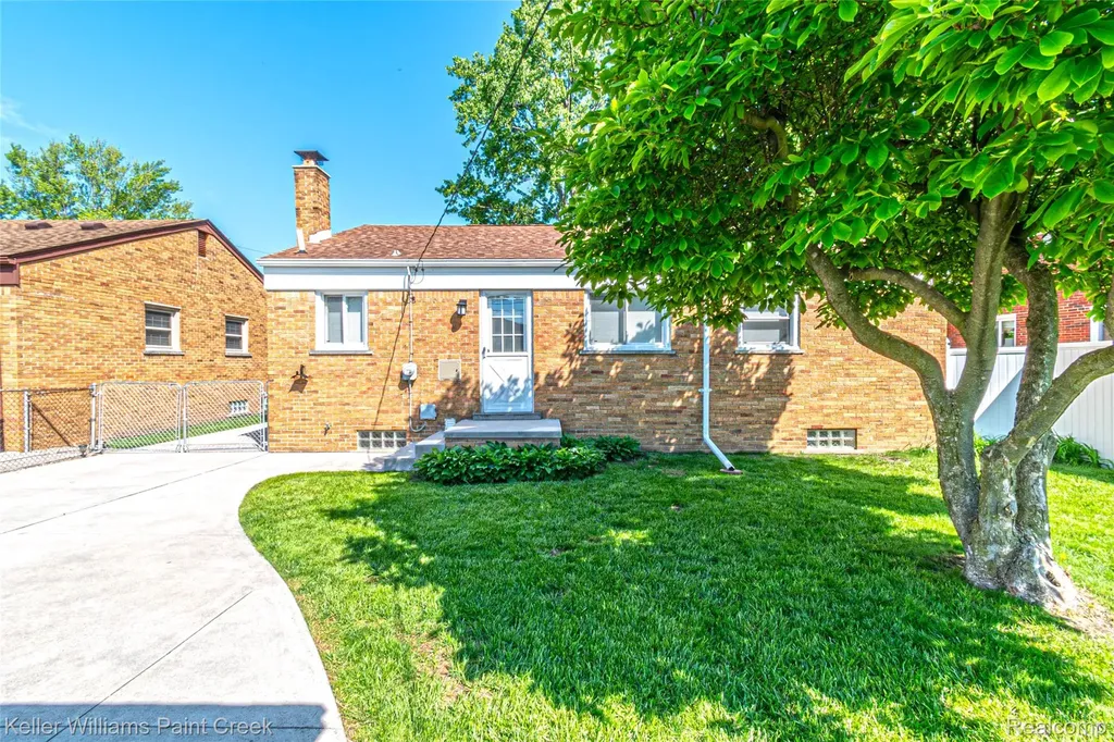 21530 Willow Wisp Street St. Clair Shores City MI 48082