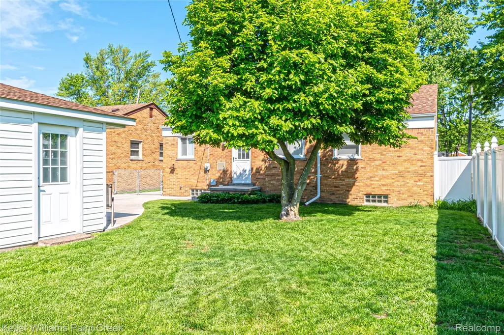 21530 Willow Wisp Street St. Clair Shores City MI 48082