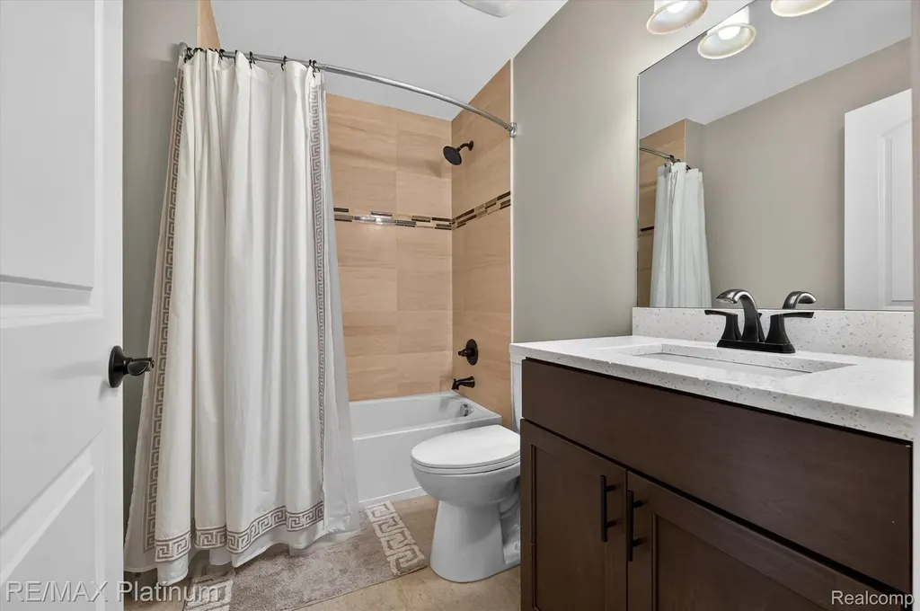 10653 Stoney Point Drive Green Oak Township MI 48178