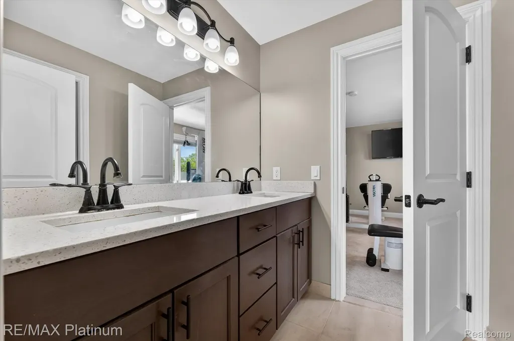 10653 Stoney Point Drive Green Oak Township MI 48178