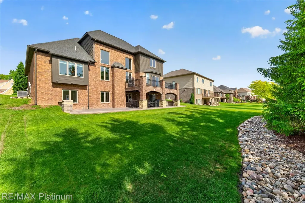 10653 Stoney Point Drive Green Oak Township MI 48178