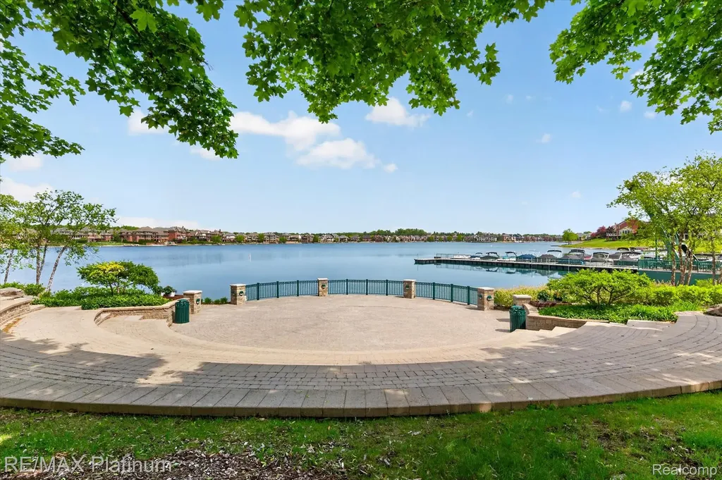 10653 Stoney Point Drive Green Oak Township MI 48178