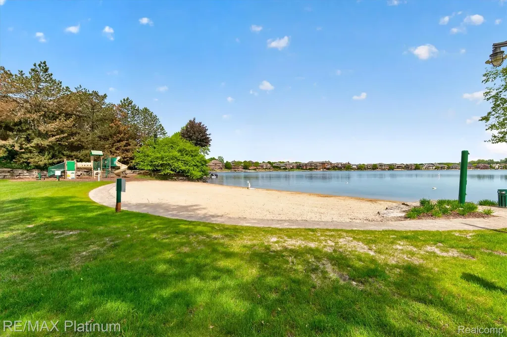 10653 Stoney Point Drive Green Oak Township MI 48178