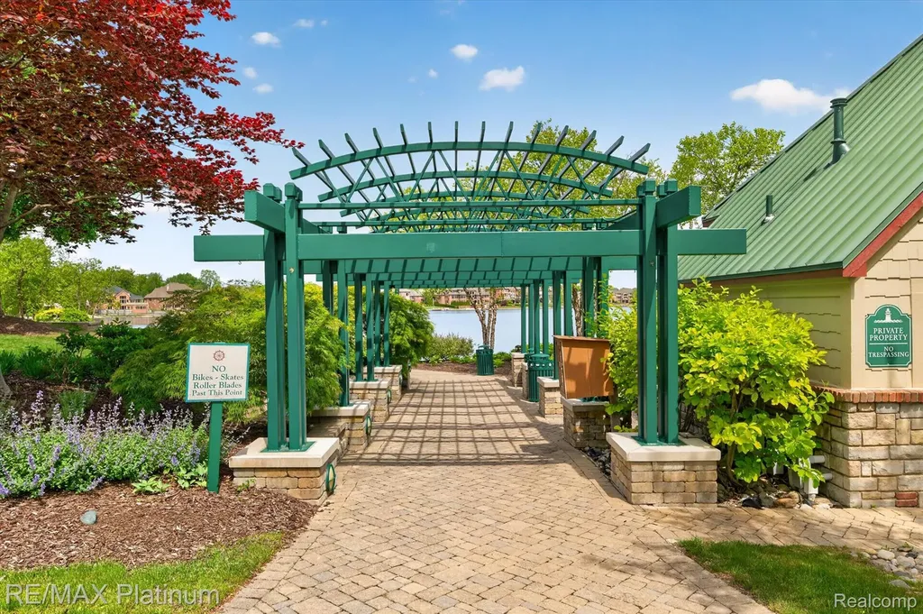 10653 Stoney Point Drive Green Oak Township MI 48178