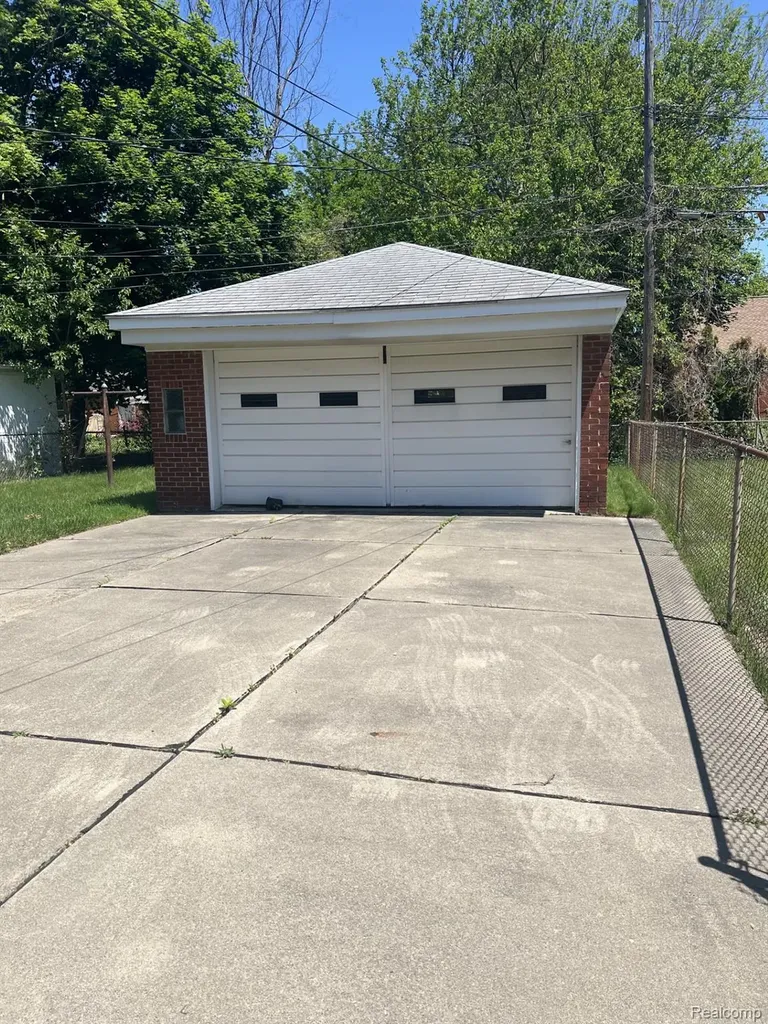 8460 Riverview Street Dearborn Heights City MI 48127