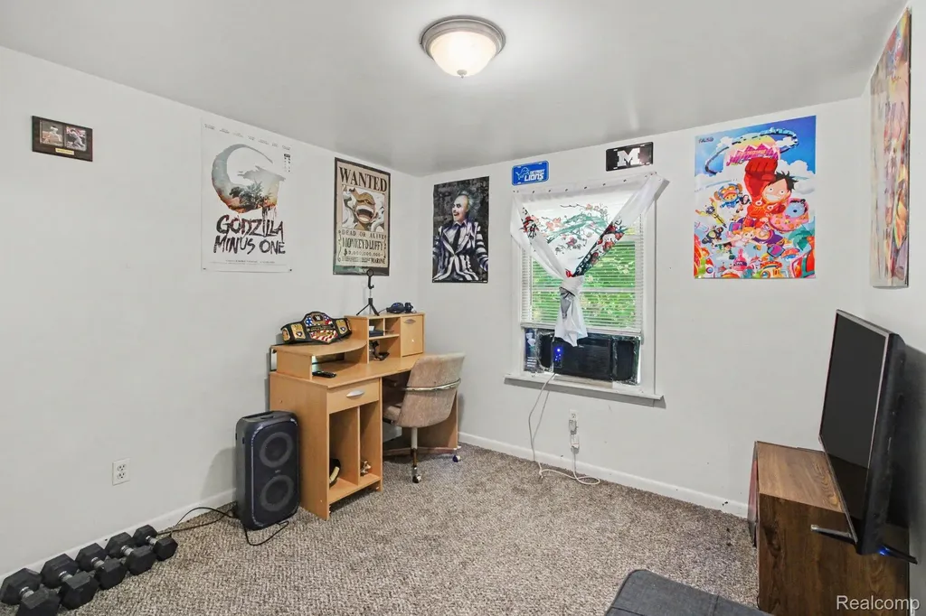 12072 Rockland Redford Charter Township MI 48239