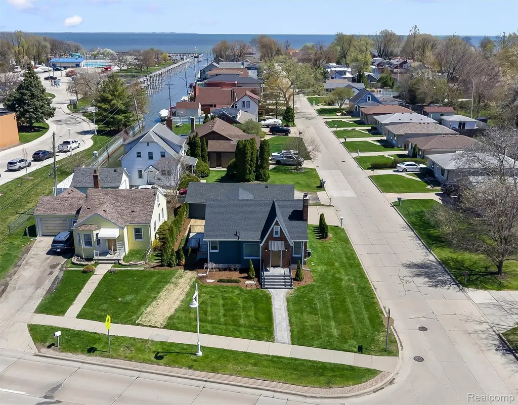 27500 Jefferson Avenue St. Clair Shores City MI 48081