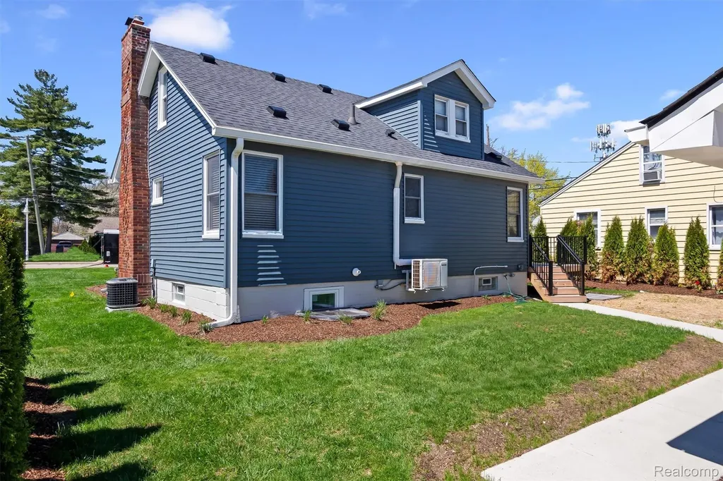 27500 Jefferson Avenue St. Clair Shores City MI 48081