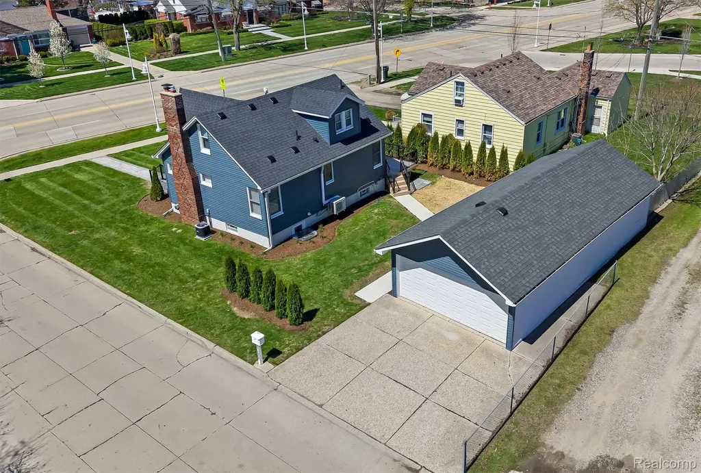 27500 Jefferson Avenue St. Clair Shores City MI 48081
