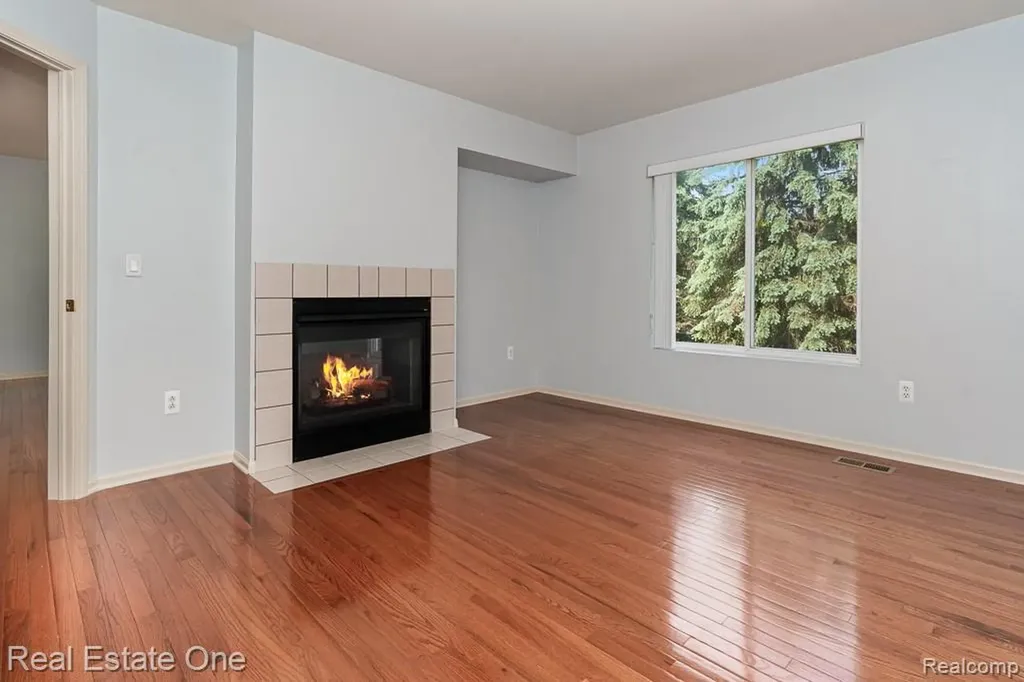 6963 Edgewater Drive Troy City MI 48085