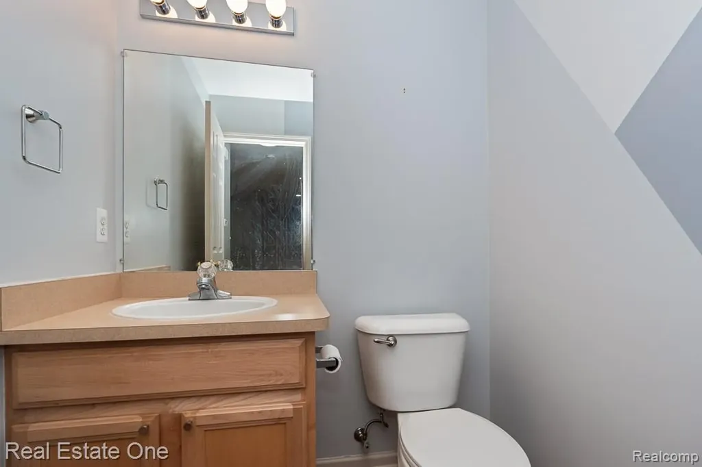 6963 Edgewater Drive Troy City MI 48085