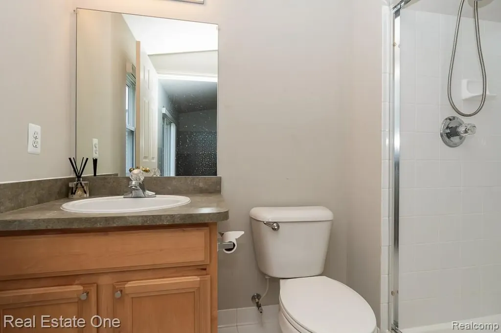 6963 Edgewater Drive Troy City MI 48085