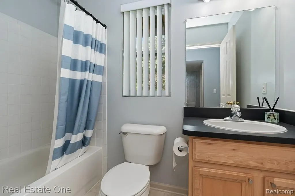 6963 Edgewater Drive Troy City MI 48085
