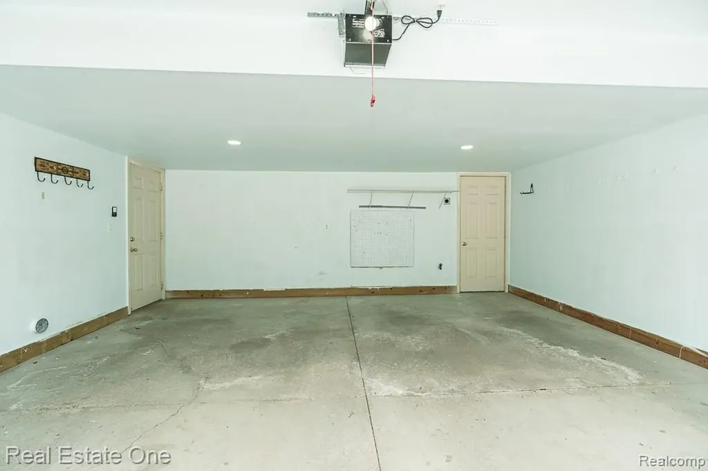 6963 Edgewater Drive Troy City MI 48085