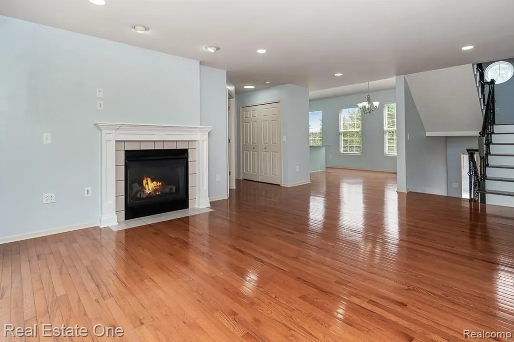 6963 Edgewater Drive Troy City MI 48085