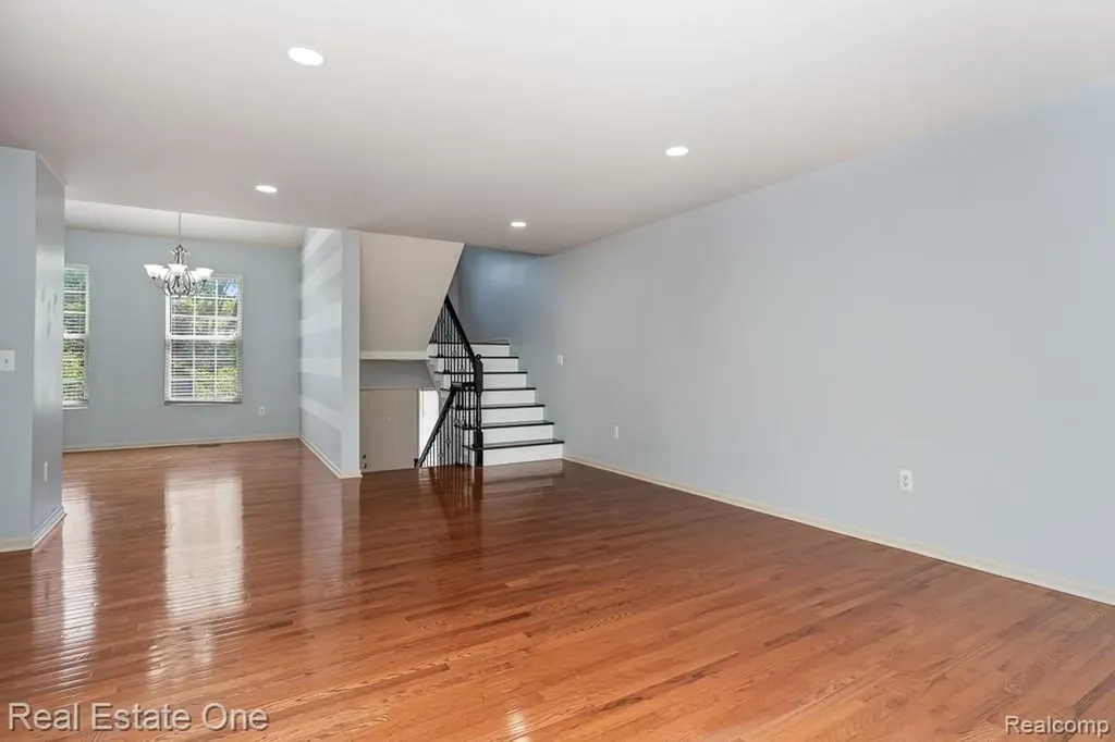6963 Edgewater Drive Troy City MI 48085