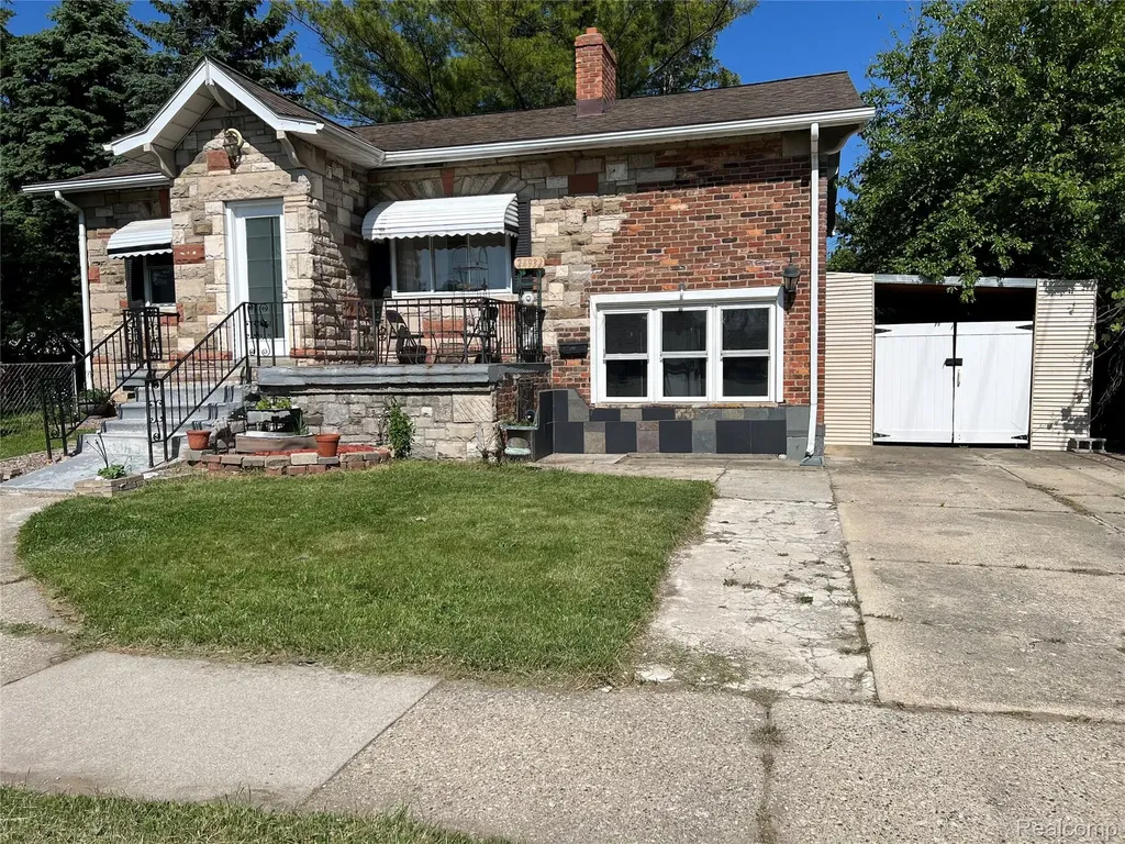 24932 Marigold Avenue Warren City MI 48089