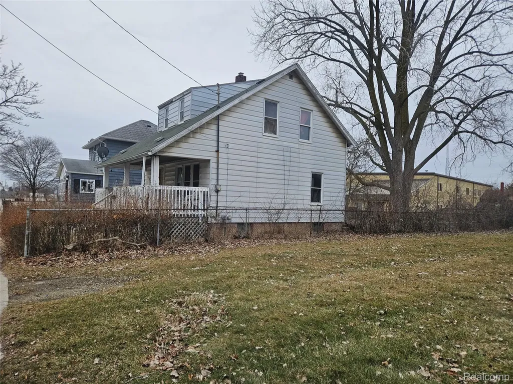 407 E 12th Street Flint City MI 48503