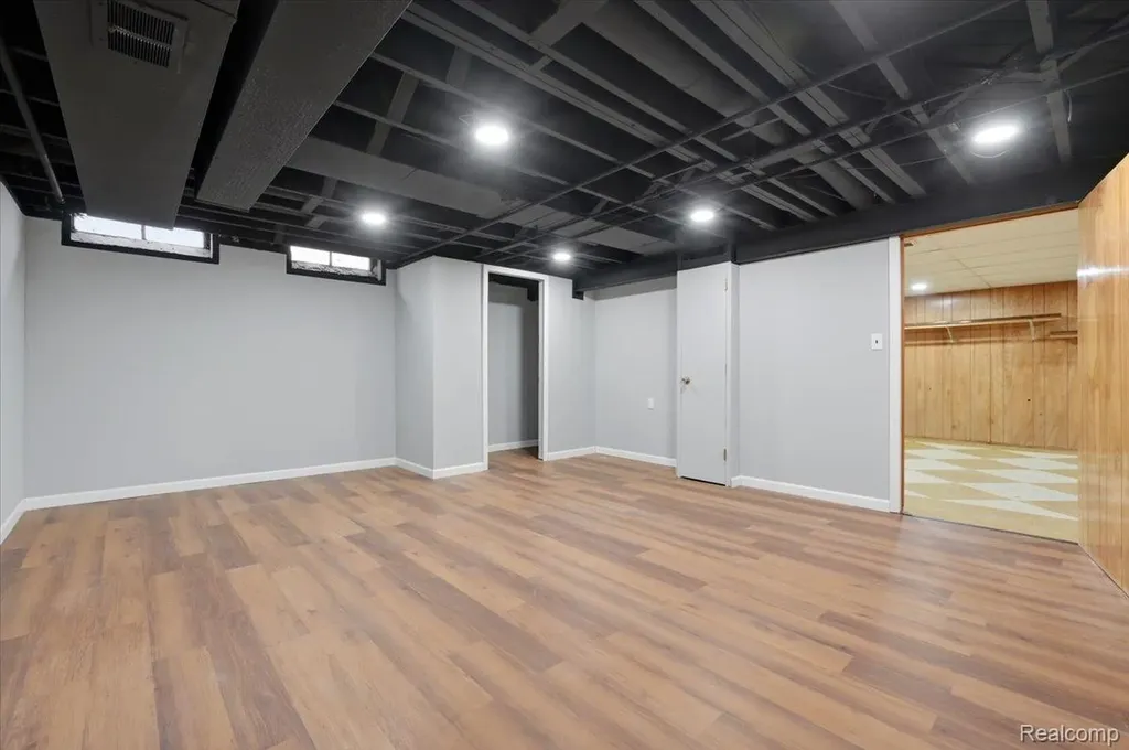 33538 Somerset Drive Sterling Heights City MI 48312