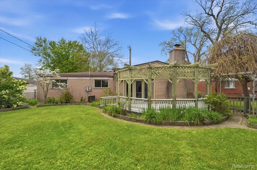 33538 Somerset Drive Sterling Heights City MI 48312