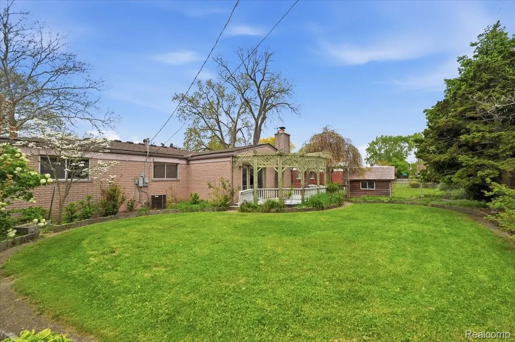 33538 Somerset Drive Sterling Heights City MI 48312