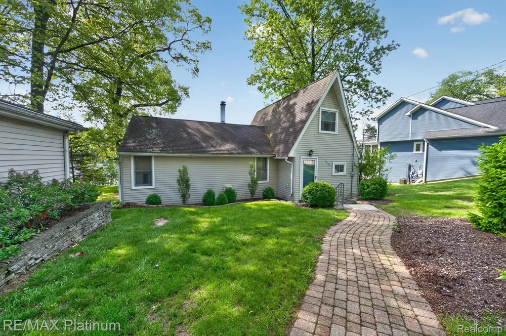 1464 Clark Lake Road Brighton Township MI 48114