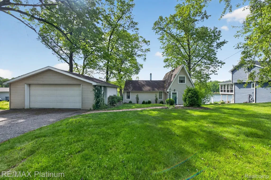 1464 Clark Lake Road Brighton Township MI 48114