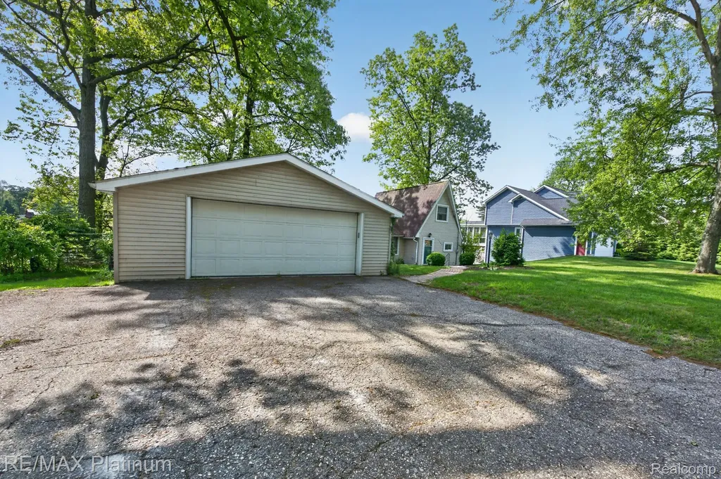 1464 Clark Lake Road Brighton Township MI 48114