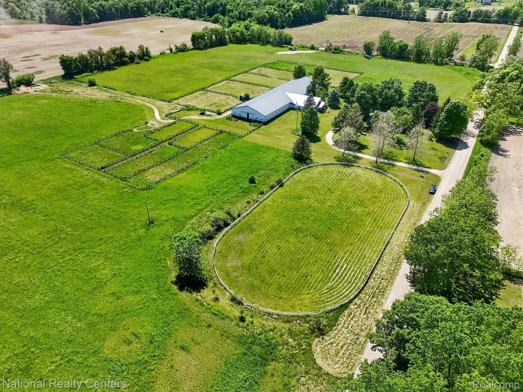 864 E Lovejoy Road Cohoctah Township MI 48418