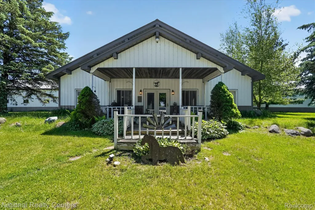 864 E Lovejoy Road Cohoctah Township MI 48418