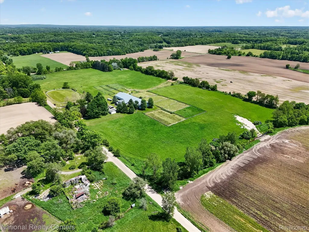 864 E Lovejoy Road Cohoctah Township MI 48418