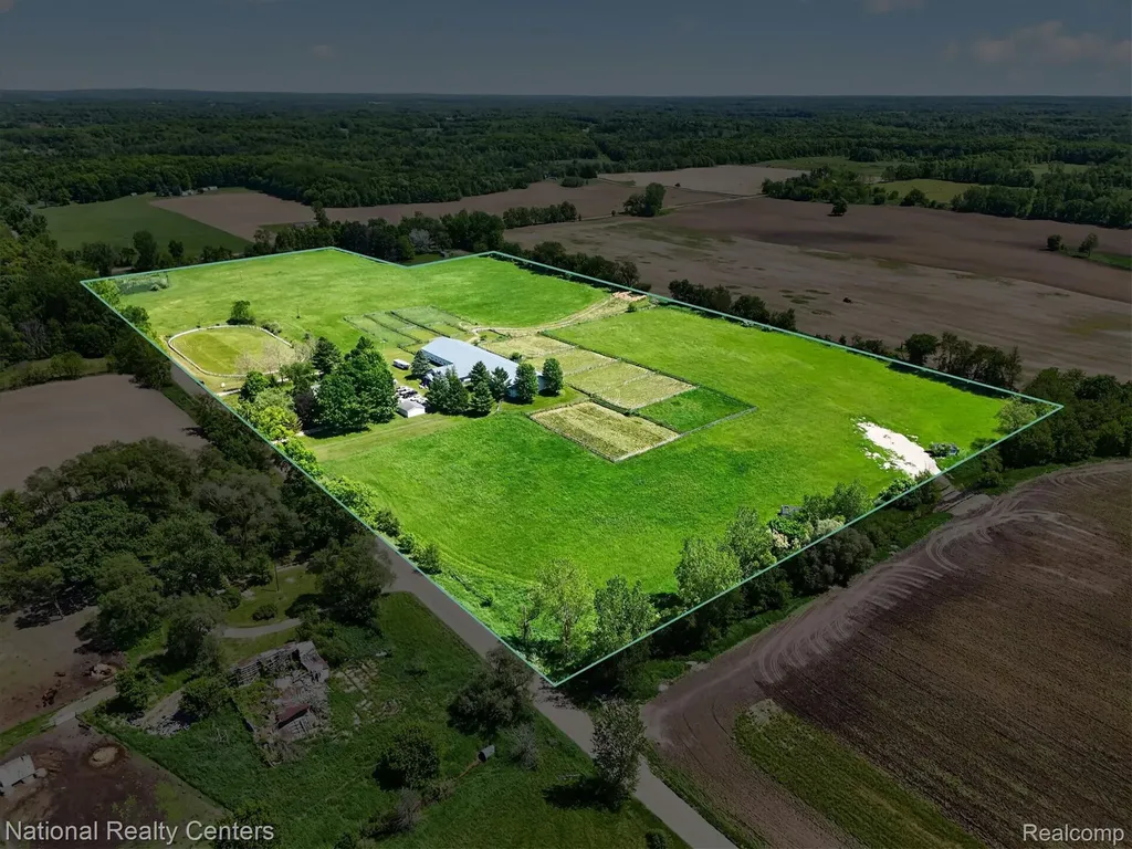 864 E Lovejoy Road Cohoctah Township MI 48418