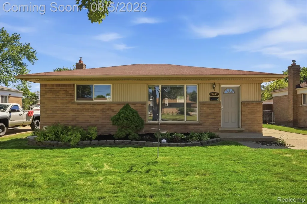 31230 Iroquois Drive Warren City MI 48088