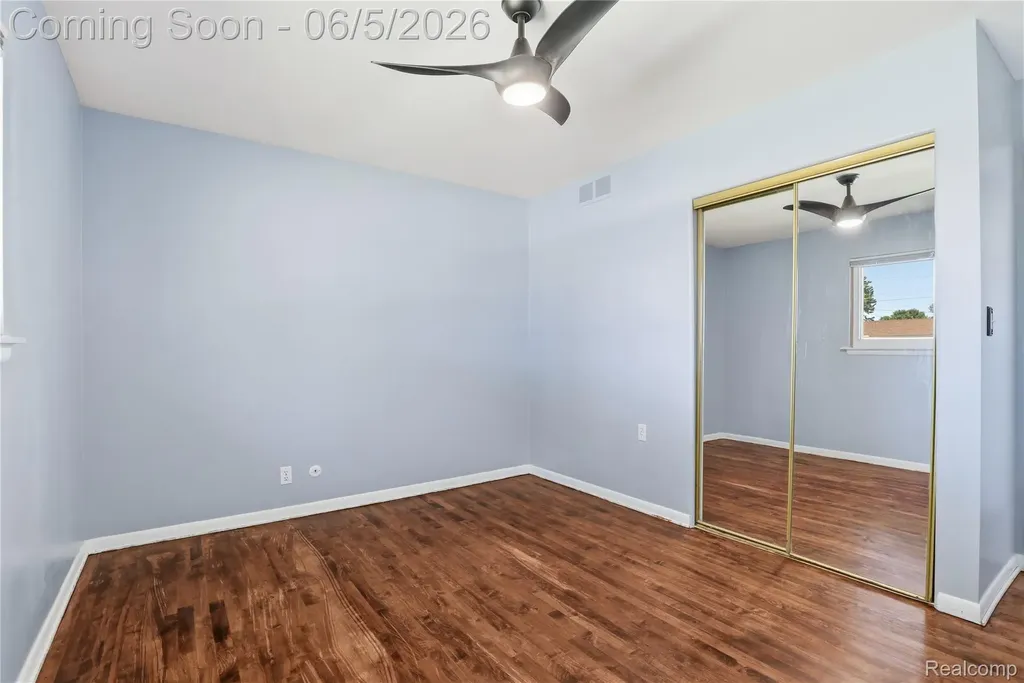 31230 Iroquois Drive Warren City MI 48088