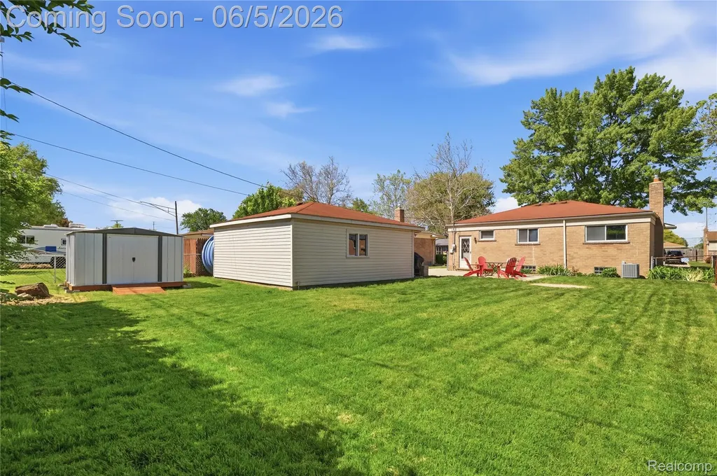 31230 Iroquois Drive Warren City MI 48088