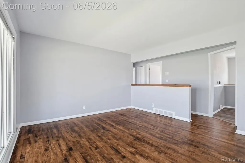 31230 Iroquois Drive Warren City MI 48088